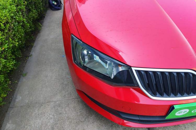Used Skoda Fabia 2015 1.4L Manual Front-Wheel Drive Model Right Front Headlight
