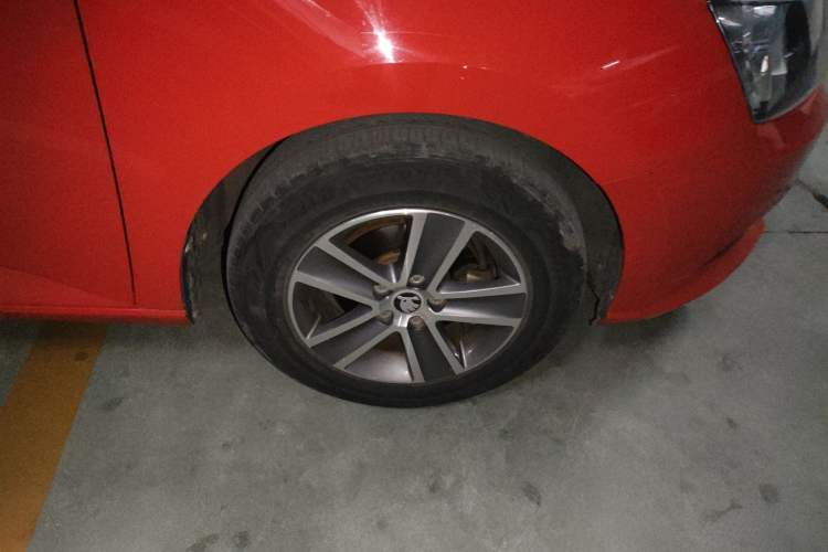 Used Skoda Fabia 2015 1.4L Automatic Front-Drive Model Right Front Wheel Hub