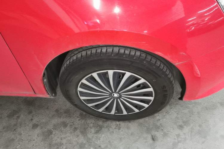 Used Skoda Fabia 2015 1.4L Automatic Front-Drive Model Right Front Wheel Hub