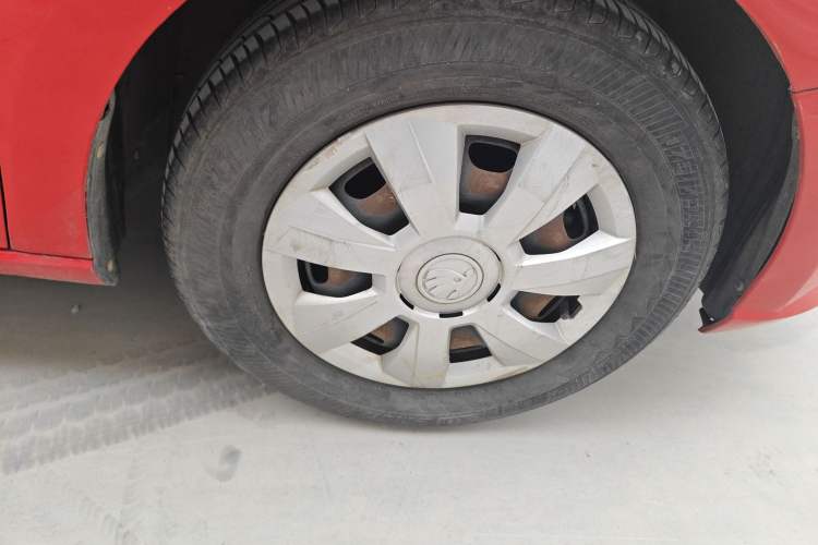 Used Skoda Fabia 2015 1.4L Automatic Front-Drive Model Right Front Wheel Hub