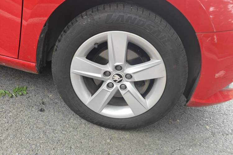 Used Skoda Fabia 2015 1.4L Automatic Chuanxing Edition Right Front Wheel Hub