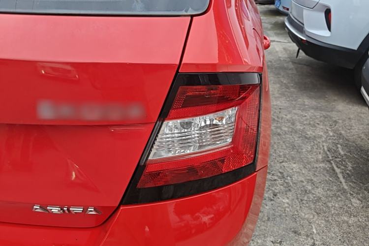 Used Skoda Fabia 2015 1.4L Automatic Front-Drive Model Right Rear Taillight