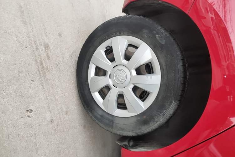 Used Skoda Fabia 2015 1.4L Manual Front-Wheel Drive Model Right Rear Wheel Hub