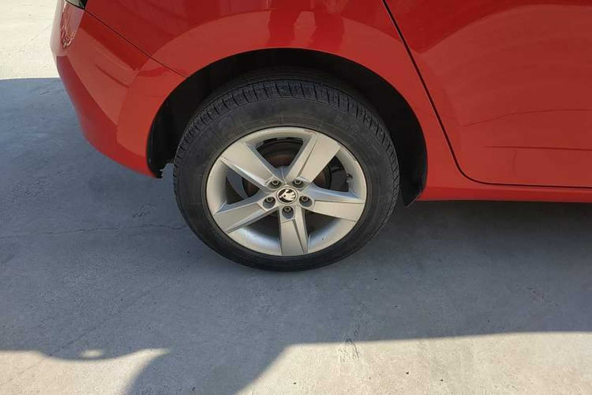 Used Skoda Fabia 2015 1.6L Automatic Chuanxing Edition Right Rear Wheel Hub