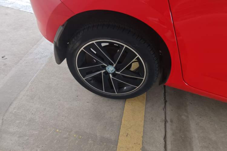 Used Skoda Fabia 2015 1.6L Automatic Sport Edition Right Rear Wheel Hub
