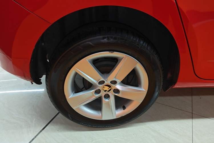 Used Skoda Fabia 2015 1.4L Automatic Chuanxing Edition Right Rear Wheel Hub