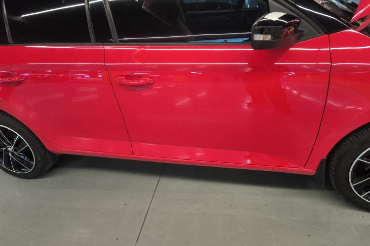 Used Skoda Fabia 2015 1.6L Automatic Sport Edition Right Side Sill