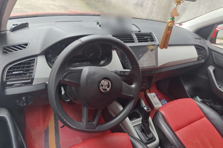 Used Skoda Fabia 2015 1.4L Automatic Front-Drive Model Steering Wheel