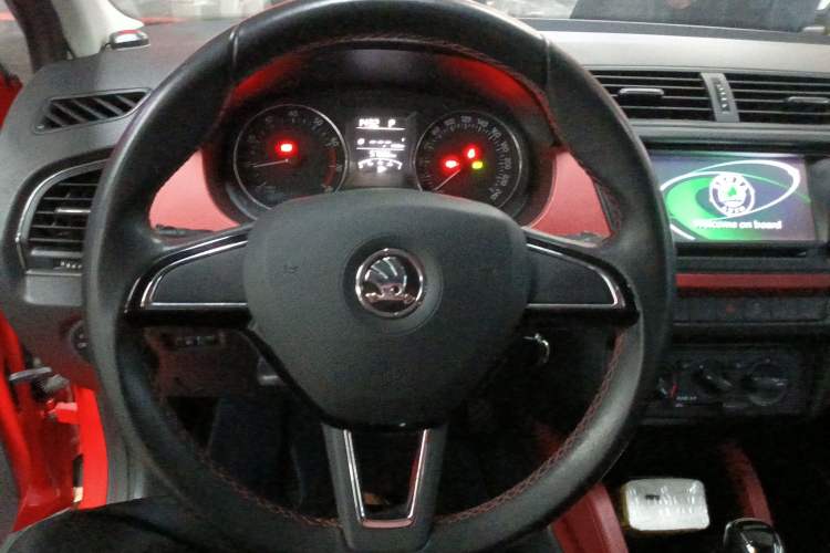 Used Skoda Fabia 2015 1.6L Automatic Sport Edition Steering Wheel