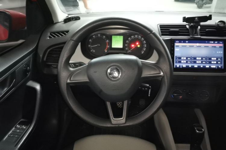 Used Skoda Fabia 2015 1.4L Automatic Front-Drive Model Steering Wheel