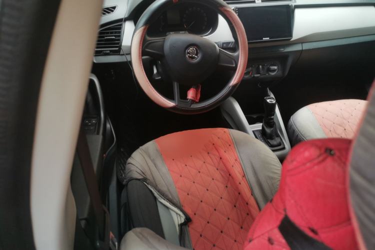 Used Skoda Fabia 2015 1.4L Automatic Front-Drive Model Steering Wheel