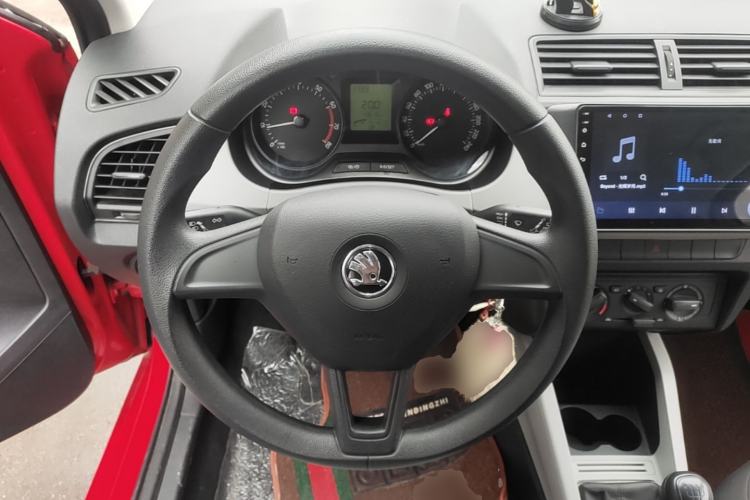 Used Skoda Fabia 2015 1.4L Manual Front-Wheel Drive Model Steering Wheel