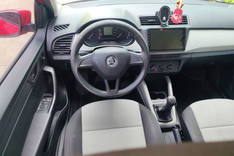 Used Skoda Fabia 2015 1.4L Manual Front-Wheel Drive Model Steering Wheel