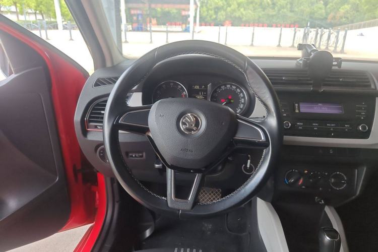 Used Skoda Fabia 2015 1.6L Automatic Sport Edition Steering Wheel
