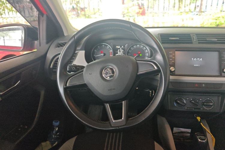 Used Skoda Fabia 2015 1.6L Automatic Sport Edition Steering Wheel