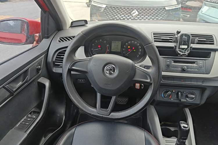 Used Skoda Fabia 2015 1.4L Automatic Front-Drive Model Steering Wheel