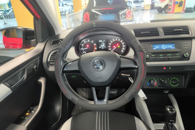 Used Skoda Fabia 2015 1.6L Automatic Sport Edition Steering Wheel