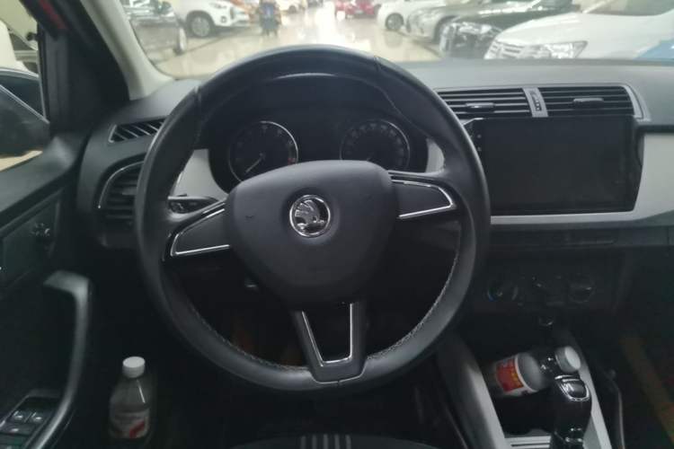 Used Skoda Fabia 2015 1.6L Automatic Sport Edition Steering Wheel