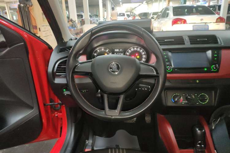 Used Skoda Fabia 2015 1.6L Automatic Sport Edition Steering Wheel