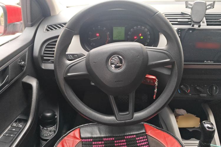 Used Skoda Fabia 2015 1.4L Automatic Front-Drive Model Steering Wheel