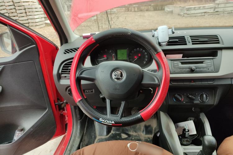 Used Skoda Fabia 2015 1.4L Manual Front-Wheel Drive Model Steering Wheel