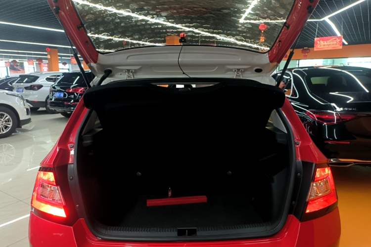 Used Skoda Fabia 2015 1.4L Automatic Chuanxing Edition Trunk