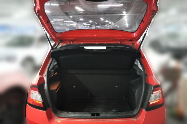 Used Skoda Fabia 2015 1.4L Automatic Front-Drive Model Trunk