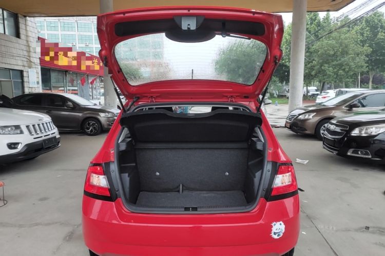 Used Skoda Fabia 2015 1.4L Manual Front-Wheel Drive Model Trunk