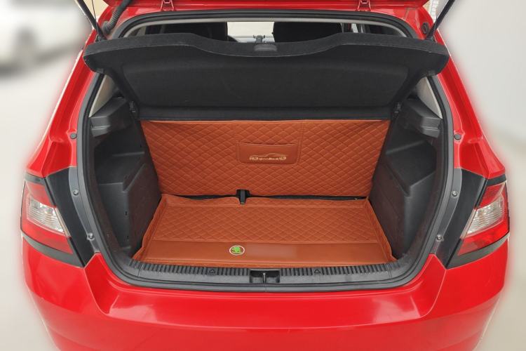 Used Skoda Fabia 2015 1.4L Automatic Front-Drive Model Trunk