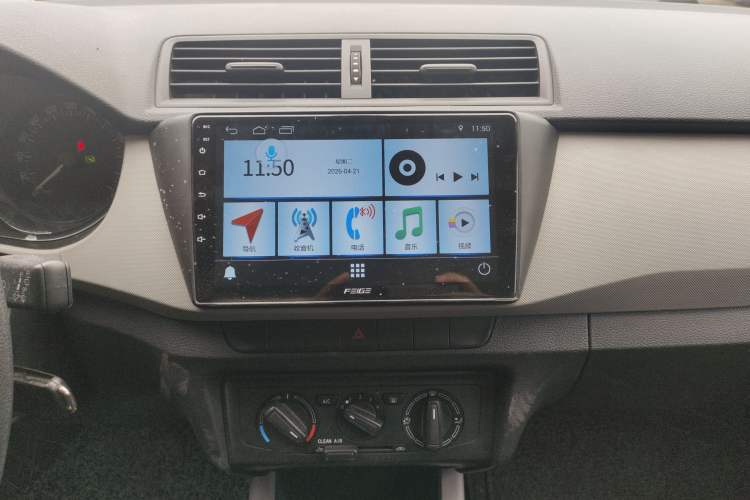 Used Skoda Fabia 2015 1.4L Automatic Front-Drive Model Audio And AC Panel