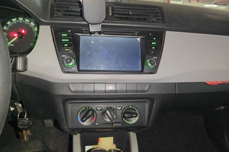 Used Skoda Fabia 2015 1.4L Manual Front-Wheel Drive Model Audio And AC Panel