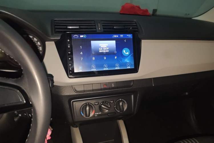 Used Skoda Fabia 2015 1.6L Automatic Sport Edition Audio And AC Panel