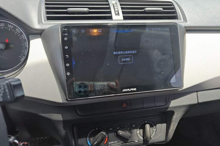 Used Skoda Fabia 2015 1.4L Automatic Chuanxing Edition Audio And AC Panel