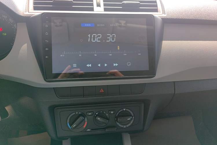 Used Skoda Fabia 2015 1.4L Automatic Front-Drive Model Audio And AC Panel