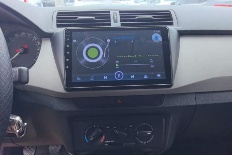 Used Skoda Fabia 2015 1.4L Manual Front-Wheel Drive Model Audio And AC Panel