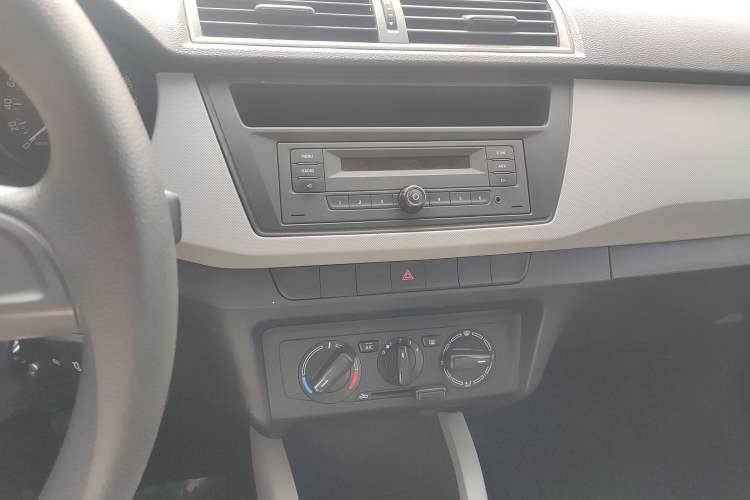Used Skoda Fabia 2015 1.4L Manual Front-Wheel Drive Model Audio And AC Panel