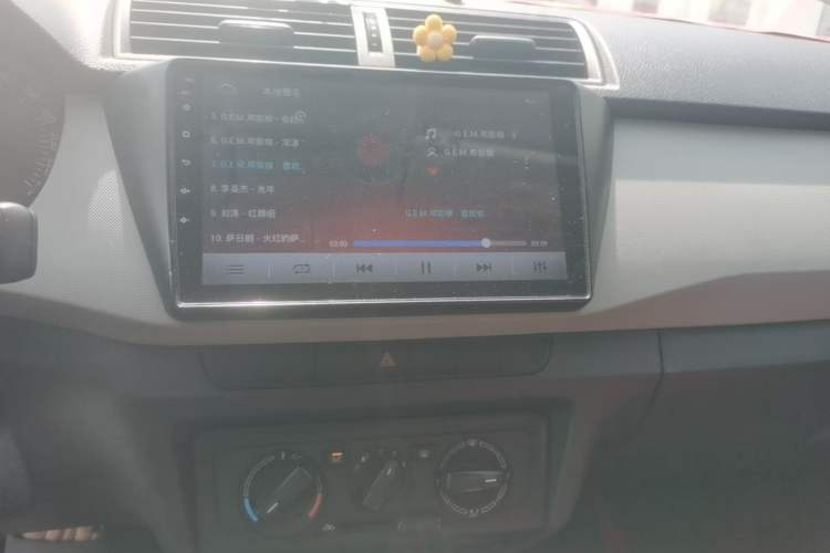 Used Skoda Fabia 2015 1.4L Automatic Front-Drive Model Audio And AC Panel