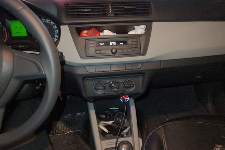 Used Skoda Fabia 2015 1.4L Manual Front-Wheel Drive Model Audio And AC Panel