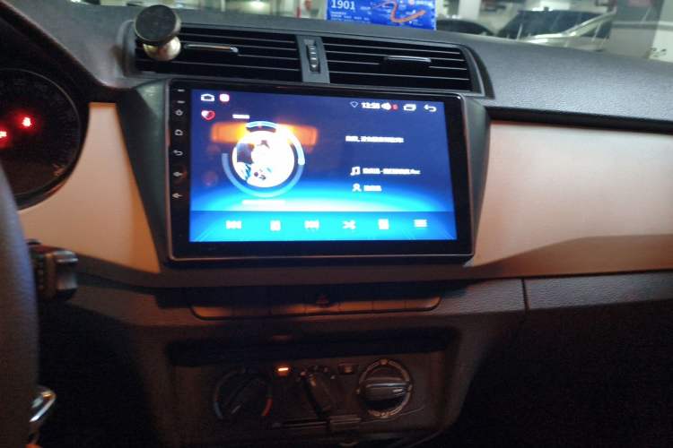 Used Skoda Fabia 2015 1.4L Manual Trend Edition Audio And AC Panel