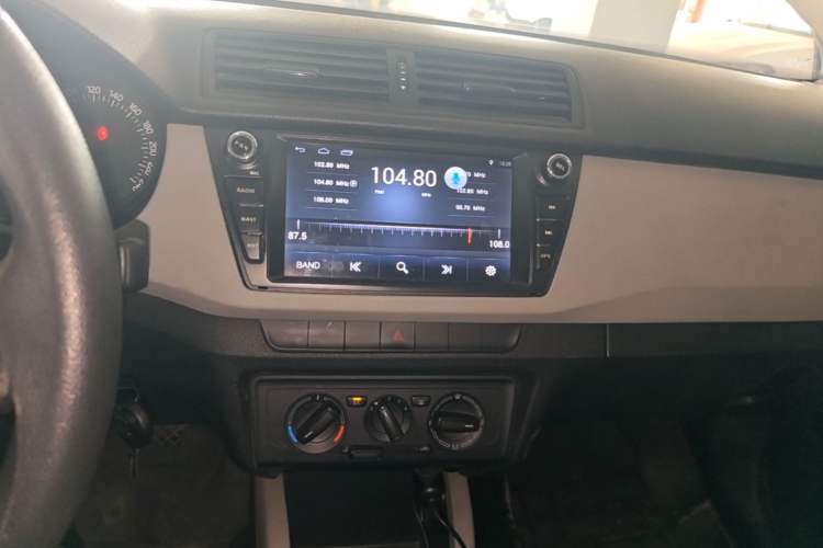 Used Skoda Fabia 2015 1.4L Manual Front-Wheel Drive Model Audio And AC Panel