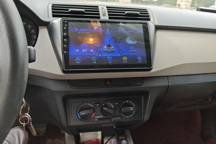 Used Skoda Fabia 2015 1.4L Automatic Front-Drive Model Audio And AC Panel