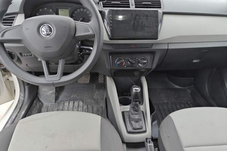 Used Skoda Fabia 2015 1.4L Automatic Front-Drive Model Audio And AC Panel