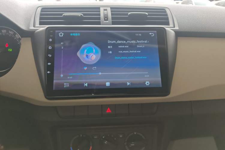 Used Skoda Fabia 2015 1.6L Automatic Chuanxing Edition Audio And AC Panel