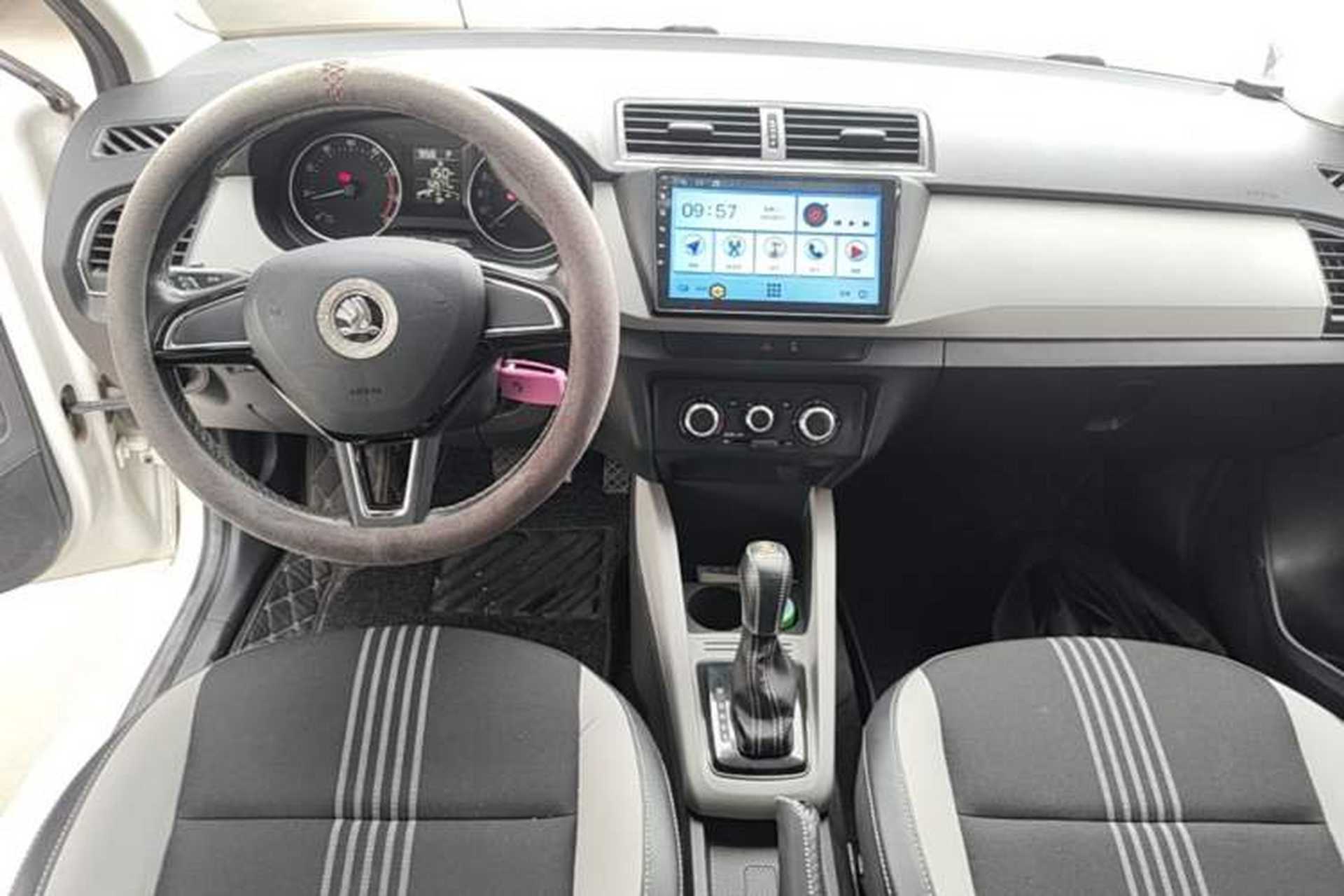 Used Skoda Fabia 2015 1.6L Automatic Sport Edition Center Console