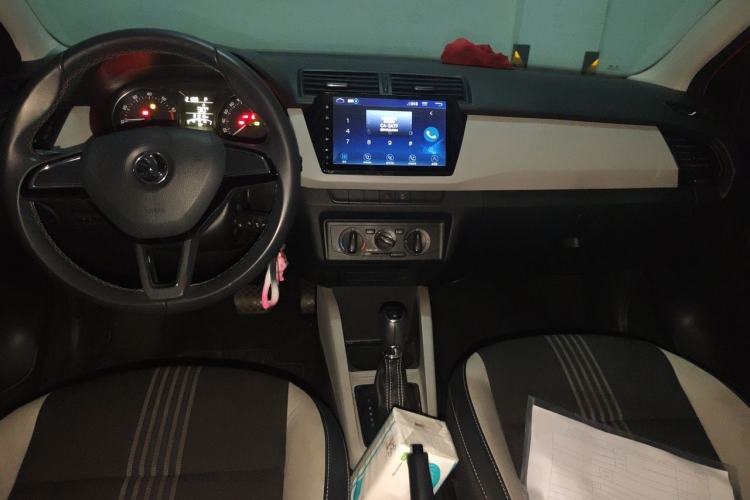 Used Skoda Fabia 2015 1.6L Automatic Sport Edition Center Console