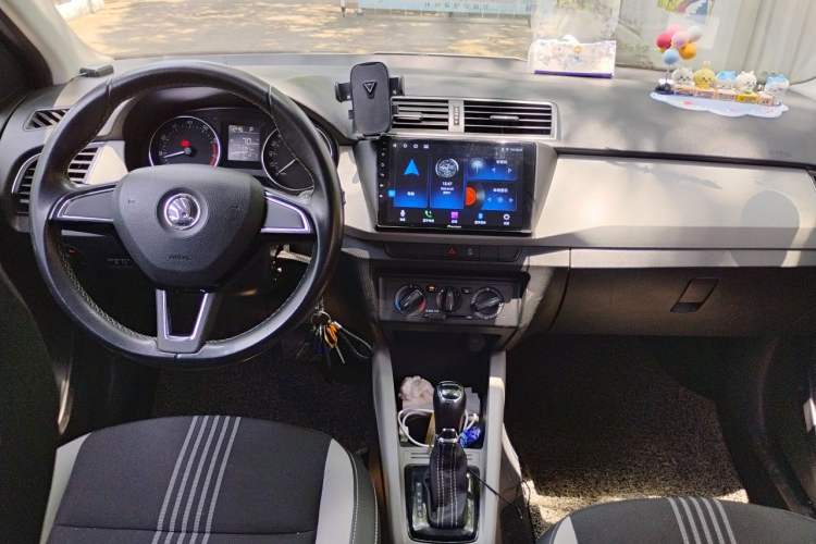 Used Skoda Fabia 2015 1.6L Automatic Sport Edition Center Console