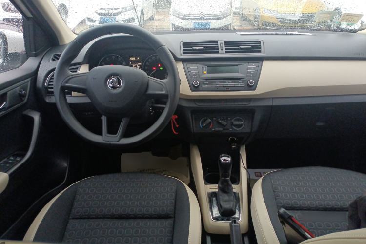 Used Skoda Fabia 2015 1.4L Automatic Chuanxing Edition Center Console