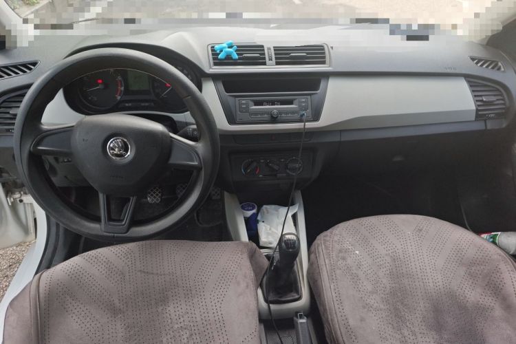 Used Skoda Fabia 2015 1.4L Manual Front-Wheel Drive Model Center Console