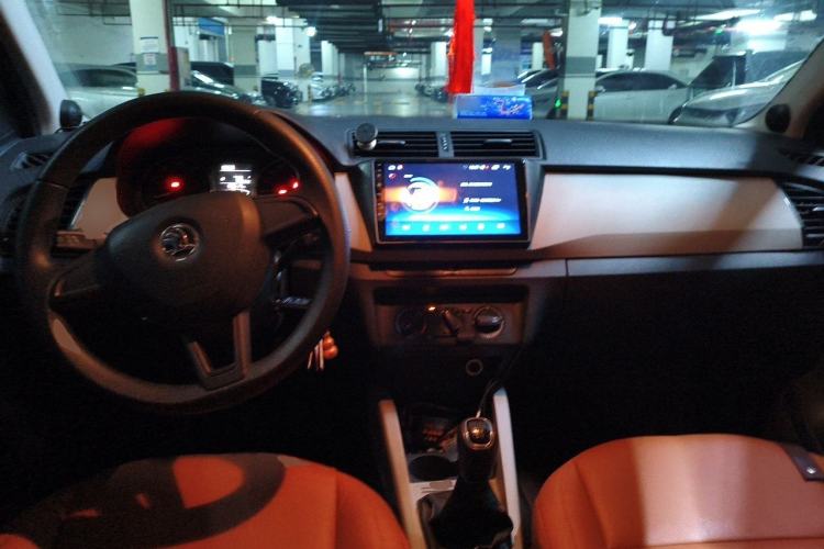 Used Skoda Fabia 2015 1.4L Manual Trend Edition Center Console