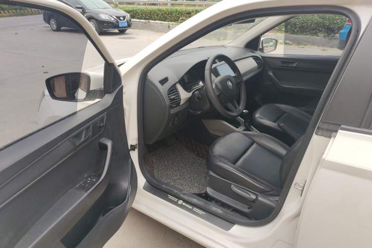 Used Skoda Fabia 2015 1.4L Automatic Front-Drive Model Driver Seat